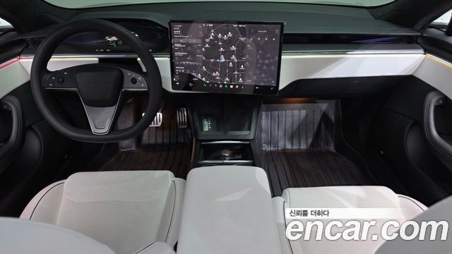 Tesla Model S — interior