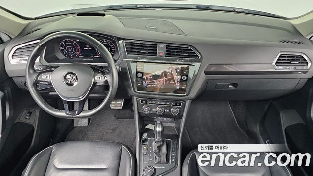 Volkswagen Tiguan — interior