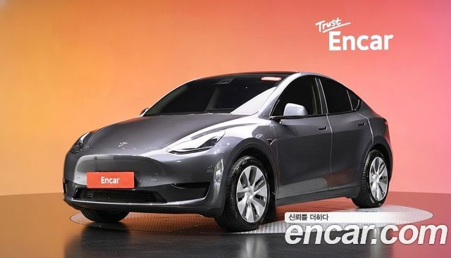Tesla Model Y — exterior
