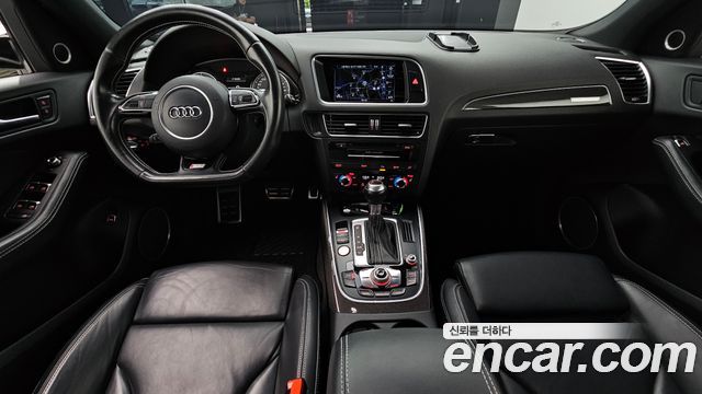 Audi SQ5 — interior