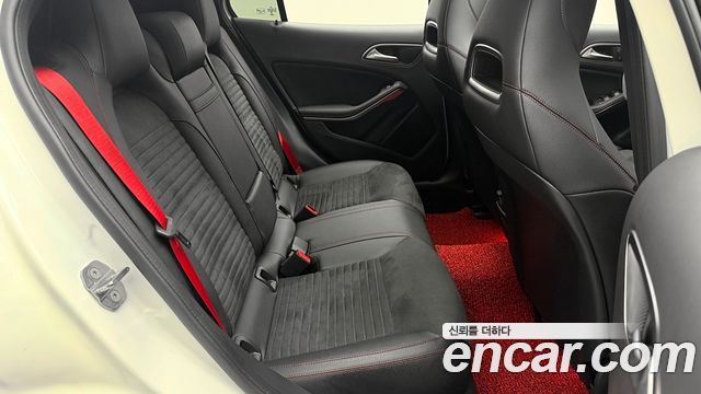 Mercedes-Benz GLA-Class — interior