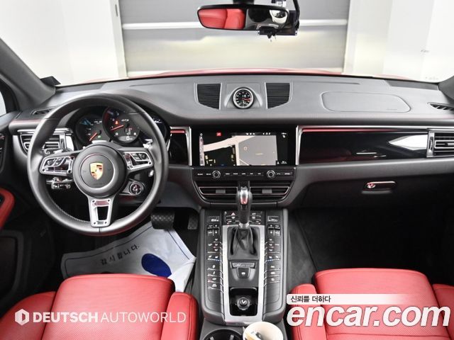 Porsche Macan — interior