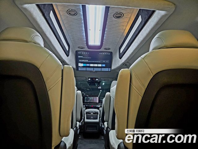 Kia Carnival — interior