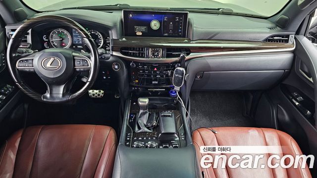 Lexus LX — interior