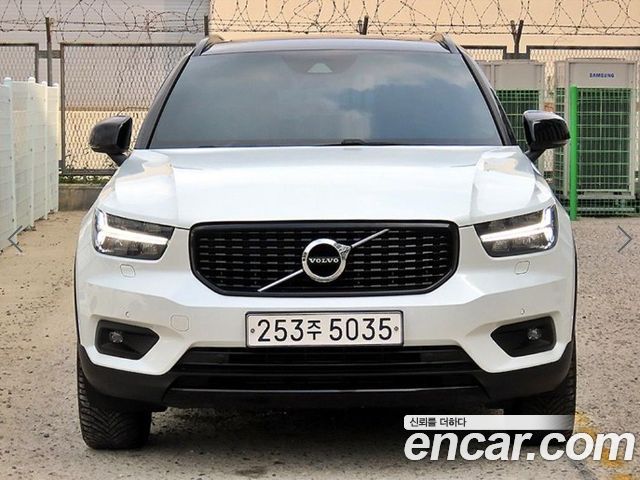 Volvo XC40 — exterior
