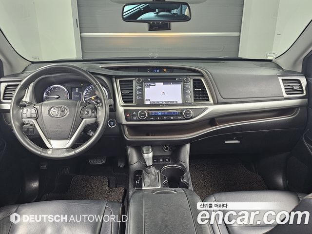 Toyota Highlander — interior