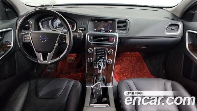 Volvo S60 — interior