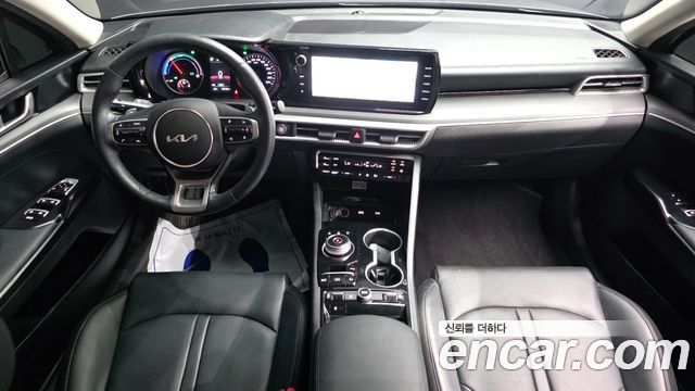 Kia K5 — interior