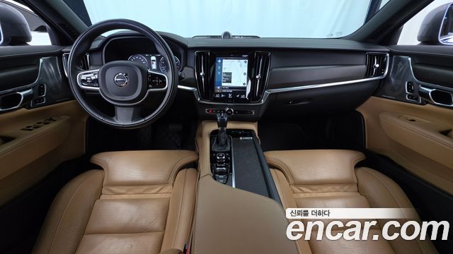Volvo V90 — interior