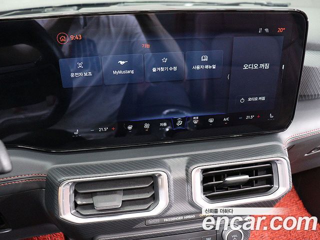 Ford Mustang — interior