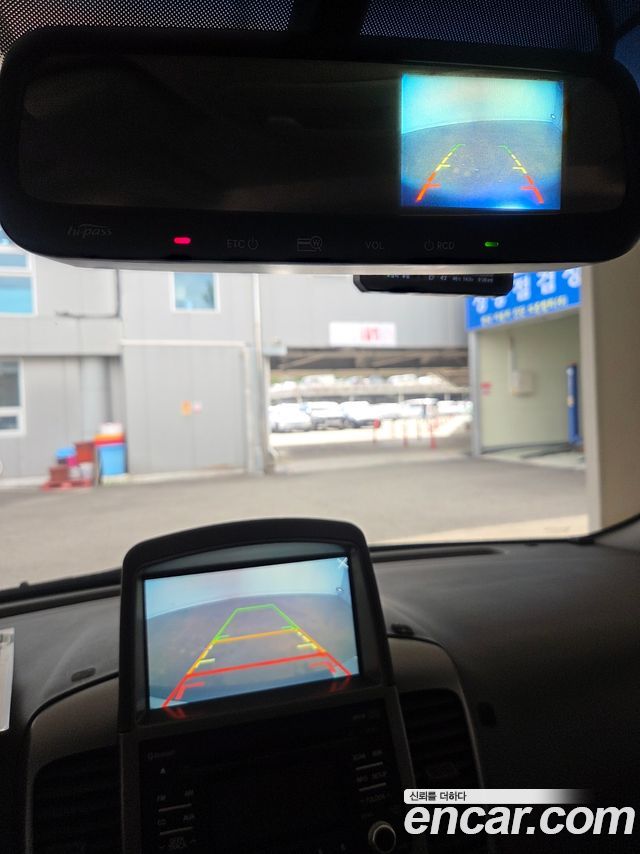 Kia Carnival — interior