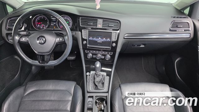 Volkswagen Golf — interior