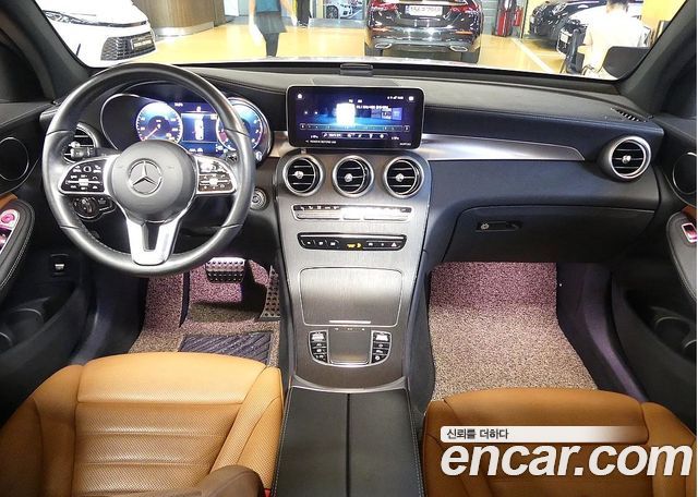 Mercedes-Benz GLC-Class — interior