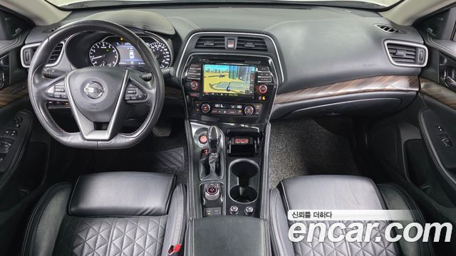 Nissan Maxima — interior