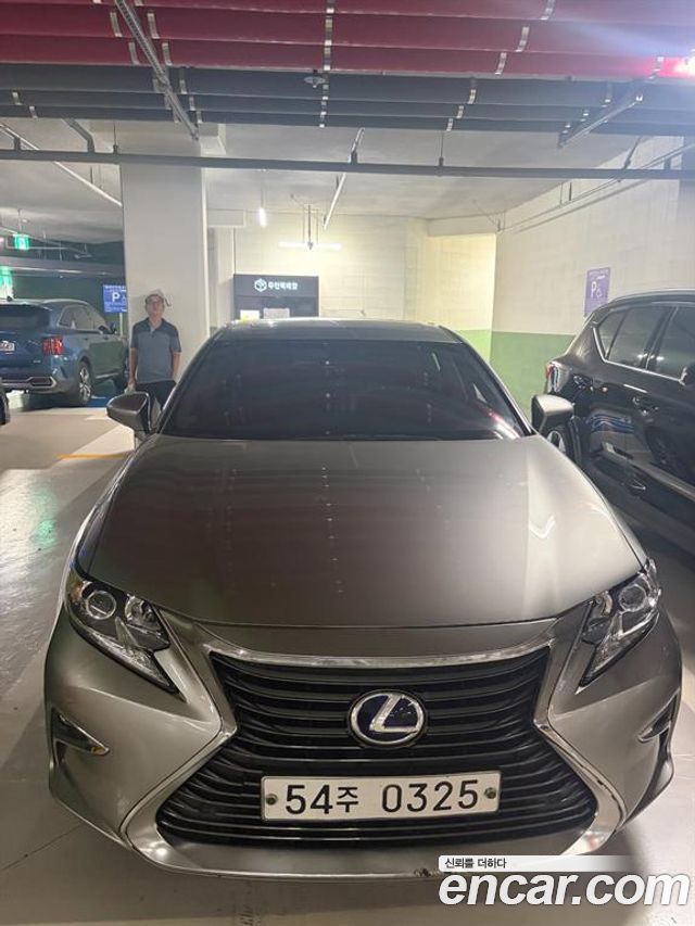Lexus ES