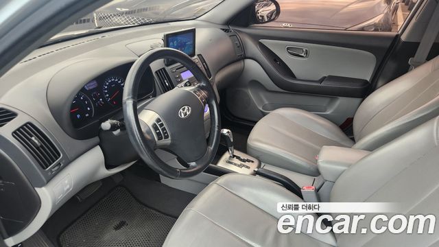 Hyundai Avante — interior