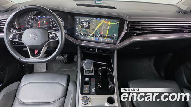 Volkswagen Touareg — interior