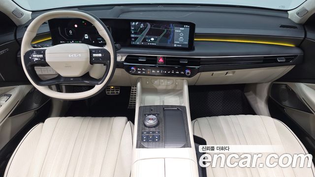 Kia K8 — interior