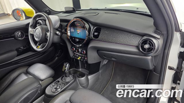 MINI Cooper — interior
