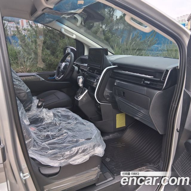Hyundai Staria — interior