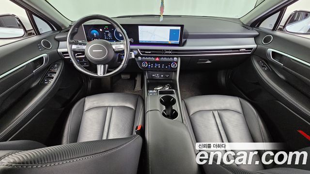 Hyundai Sonata — interior