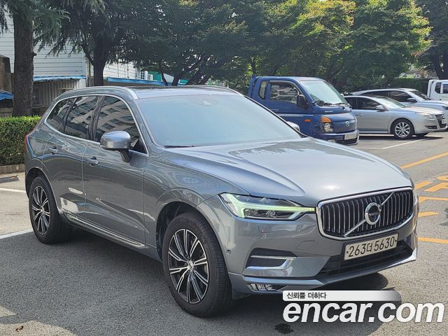 Volvo XC60 — interior