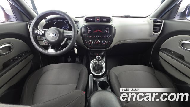 Kia Soul — interior