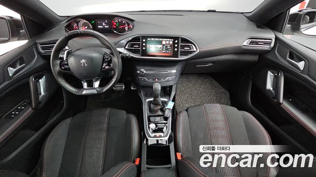 Peugeot 308 — interior