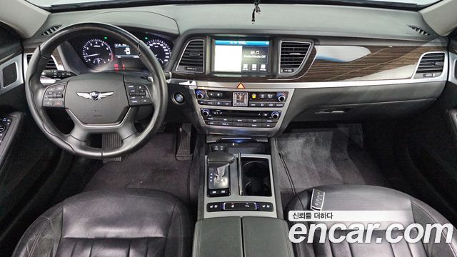 Genesis G80 — interior