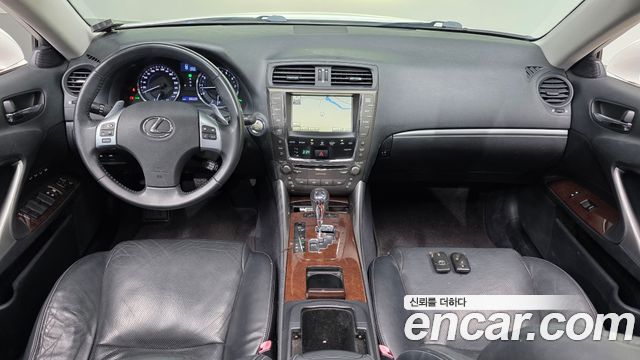 Lexus IS — interior