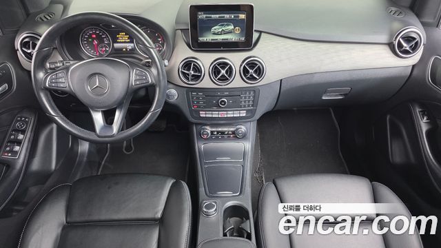 Mercedes-Benz B-Class — interior