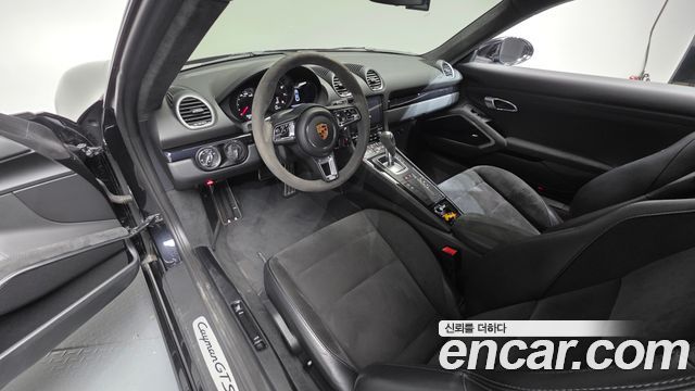 Porsche 718 — interior