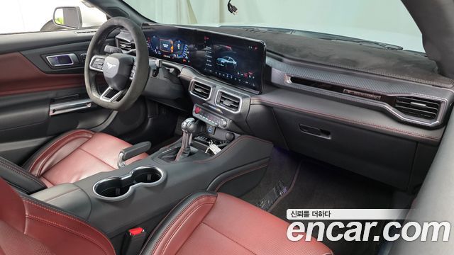 Ford Mustang — interior