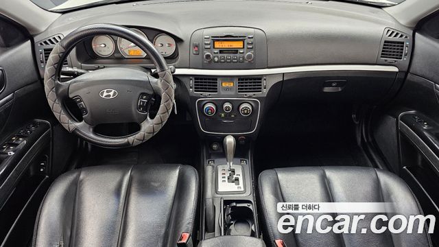 Hyundai Sonata — interior