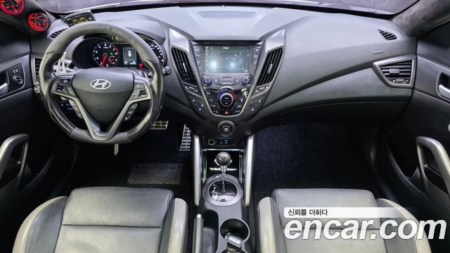 Hyundai Veloster — interior