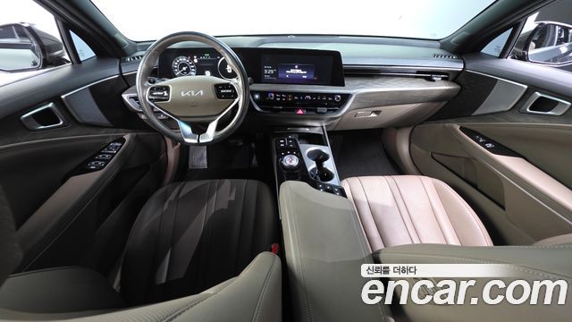 Kia K8 — interior