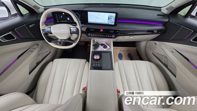 Kia K8 — interior