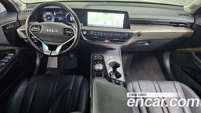 Kia K8 — interior