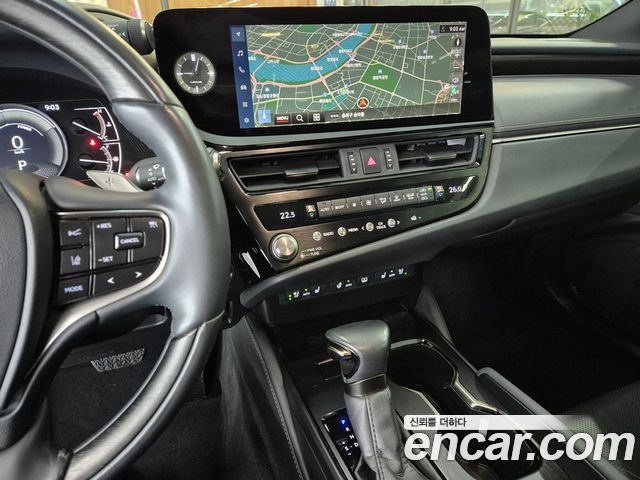 Lexus ES — interior