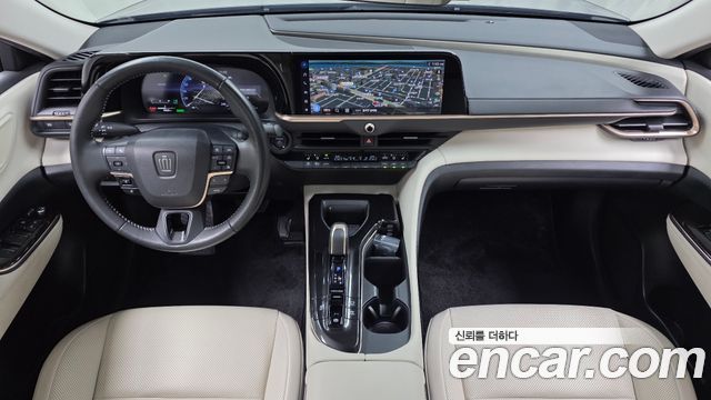 Toyota Crown — interior