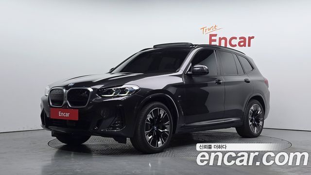 BMW iX3 — exterior