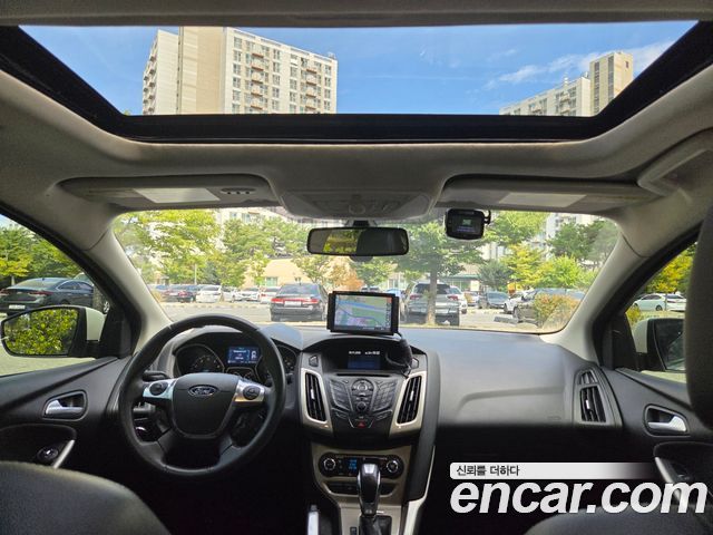 Ford Focus — interior