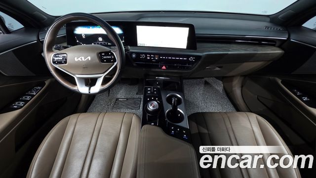 Kia K8 — interior
