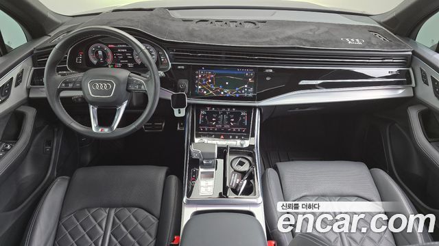 Audi Q7 — interior