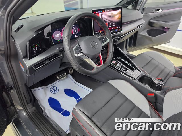 Volkswagen Golf — interior