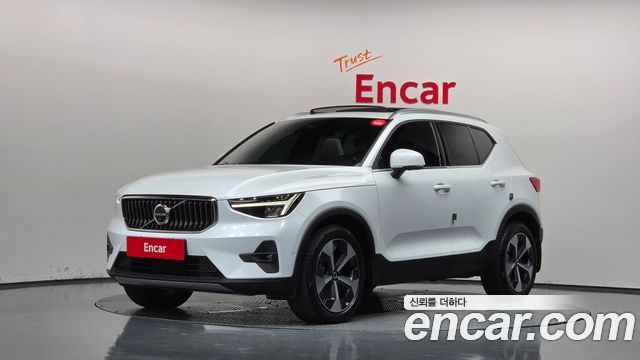 Volvo XC40 — exterior