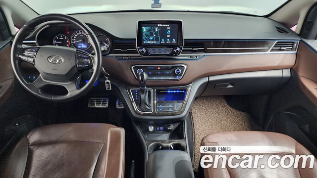 Hyundai Starex — interior