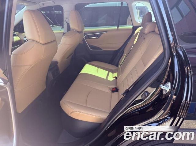 Toyota RAV4 — interior