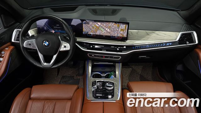 BMW X7 — interior