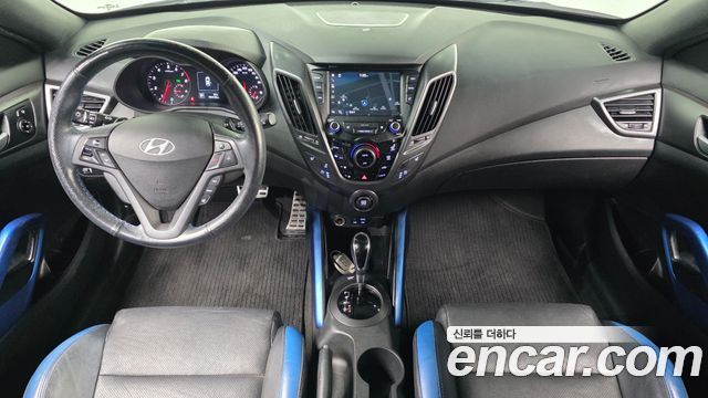 Hyundai Veloster — interior
